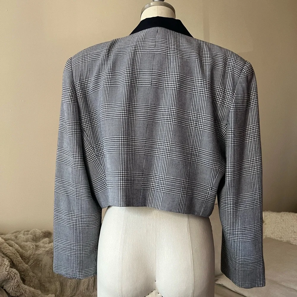 Beautiful authentic vintage Dior blazer with houndstooth print